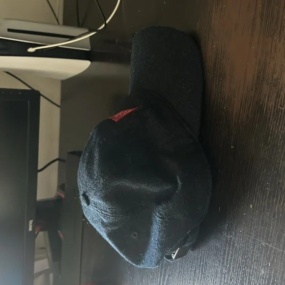 Levi’s Cap. - Picture 2 of 2